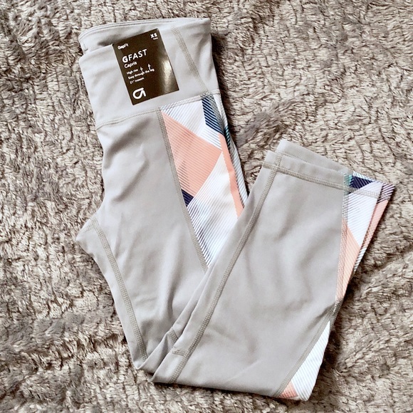 ✨ MAKE AN OFFER • GapFit Yoga Capri Pants - Picture 3 of 3